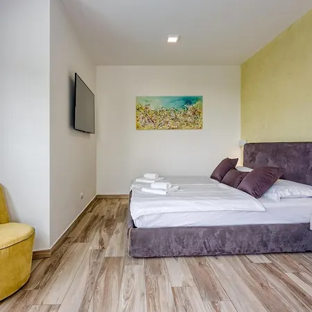 Vila Contemporary Nada With Pool And Sauna Tinjan