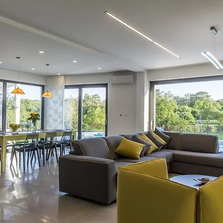 Contemporary Nada With Pool And Sauna Villa Tinjan