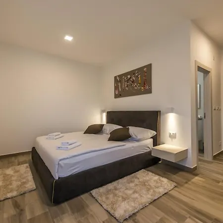 Contemporary Nada With Pool And Sauna Villa *