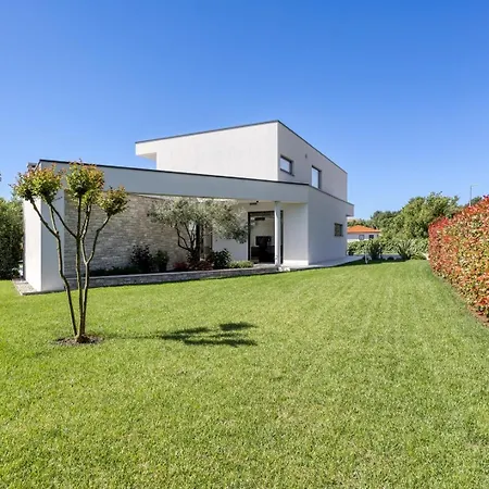 Villa Contemporary Nada With Pool And Sauna *