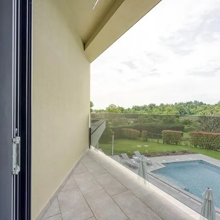 Βίλα Contemporary Nada With Pool And Sauna *