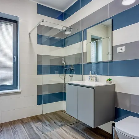 Βίλα Contemporary Nada With Pool And Sauna Tinjan
