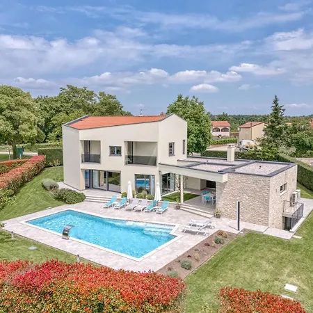 Contemporary Nada With Pool And Sauna Villa Tinjan