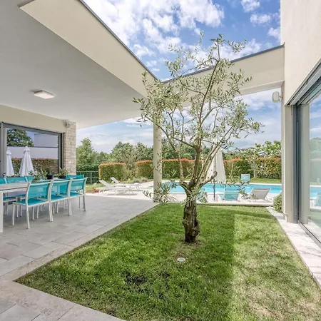Contemporary Nada With Pool And Sauna Βίλα