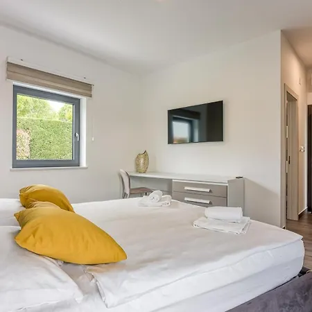 Villa Contemporary Nada With Pool And Sauna