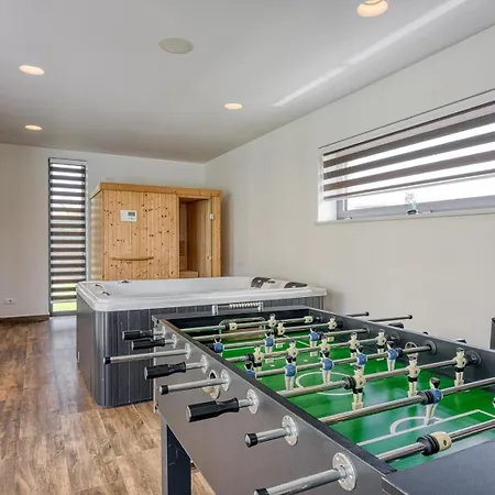 Contemporary Nada With Pool And Sauna * Tinjan