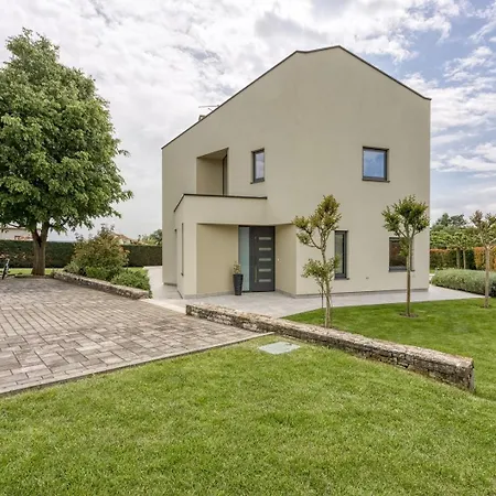 Contemporary Nada With Pool And Sauna Villa