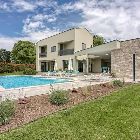 Contemporary Nada With Pool And Sauna Villa *