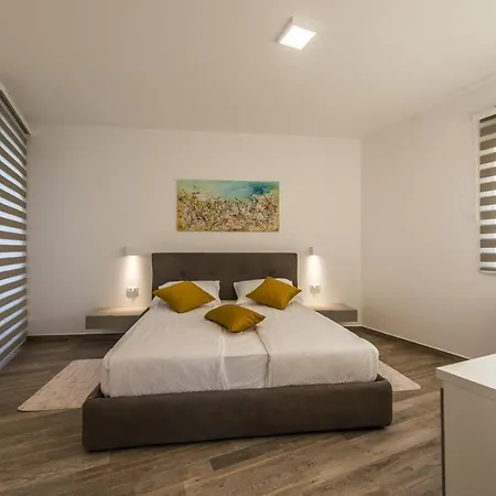 Contemporary Nada With Pool And Sauna Villa *