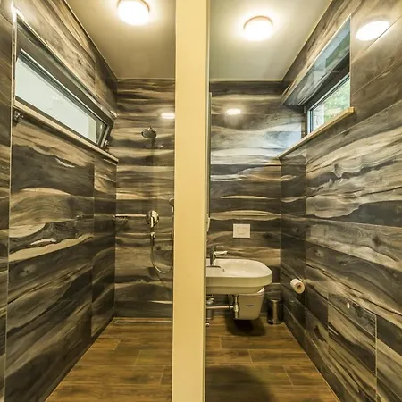 Contemporary Nada With Pool And Sauna Tinjan