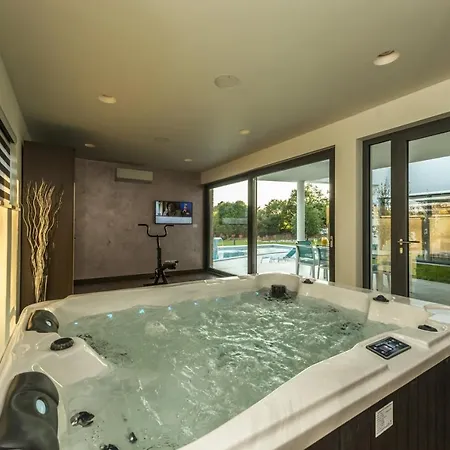 Villa Contemporary Nada With Pool And Sauna
