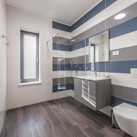 Villa Contemporary Nada With Pool And Sauna *