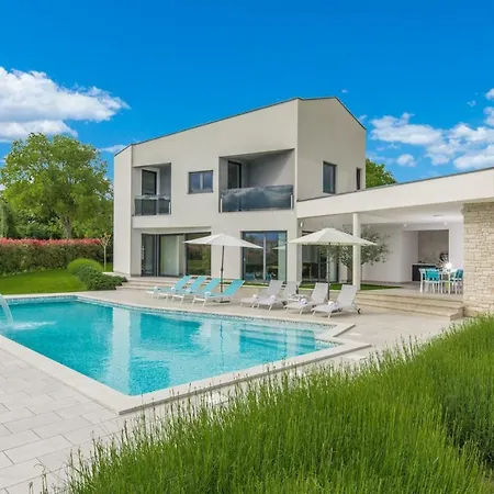 Contemporary Nada With Pool And Sauna