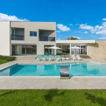 Contemporary Nada With Pool And Sauna Villa Tinjan