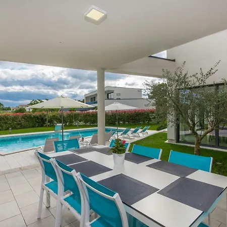 Villa Contemporary Nada With Pool And Sauna