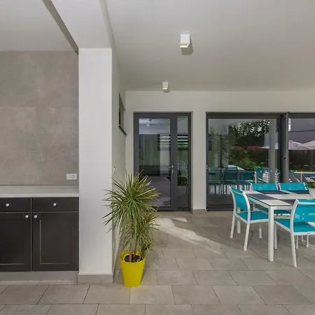 Contemporary Nada With Pool And Sauna Villa