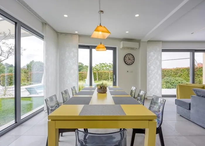 Βίλα Contemporary Nada With Pool And Sauna Tinjan