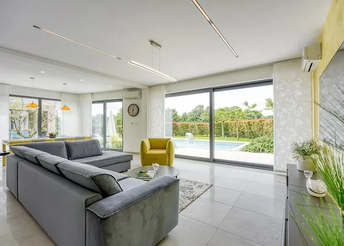 Contemporary Nada With Pool And Sauna Βίλα