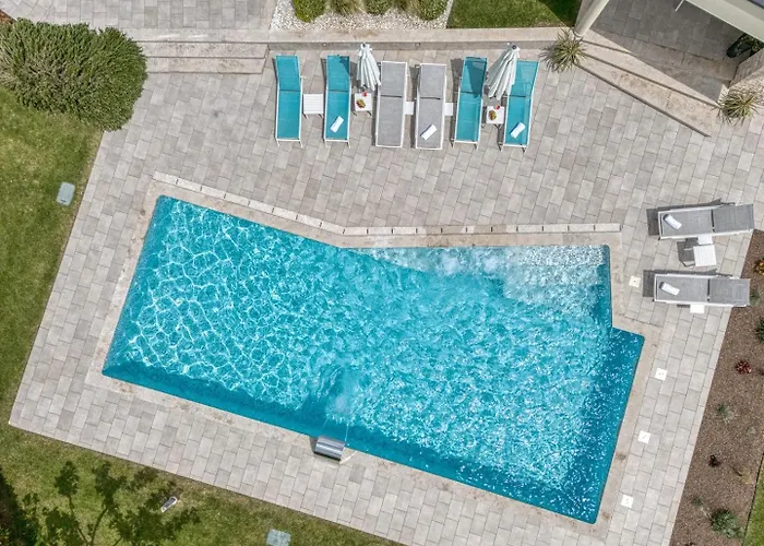Contemporary Nada With Pool And Sauna Βίλα Tinjan