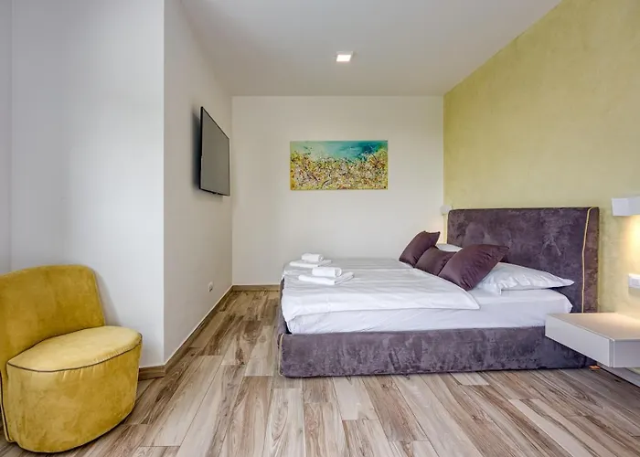 Βίλα Contemporary Nada With Pool And Sauna Tinjan
