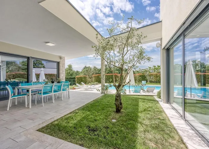 Contemporary Nada With Pool And Sauna Βίλα