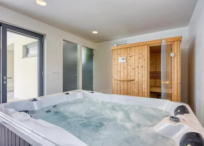 Βίλα Contemporary Nada With Pool And Sauna Tinjan