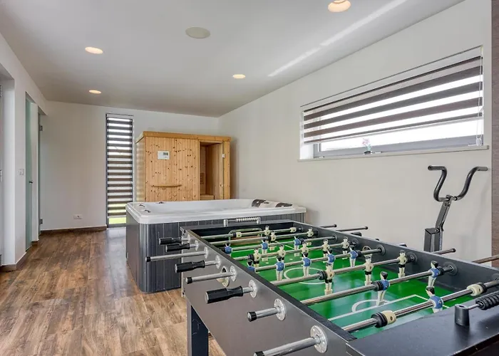 Contemporary Nada With Pool And Sauna * Tinjan